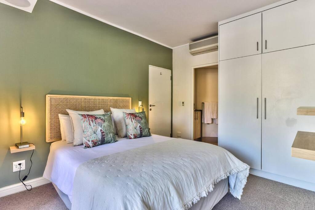 The Rockwell In Dewaterkant Next To Waterfront Apartment Cape Town