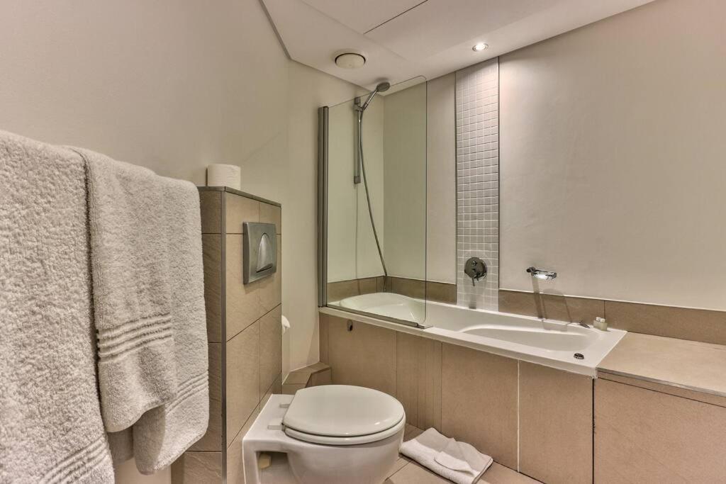 Apartment The Rockwell In Dewaterkant Next To Waterfront Cape Town