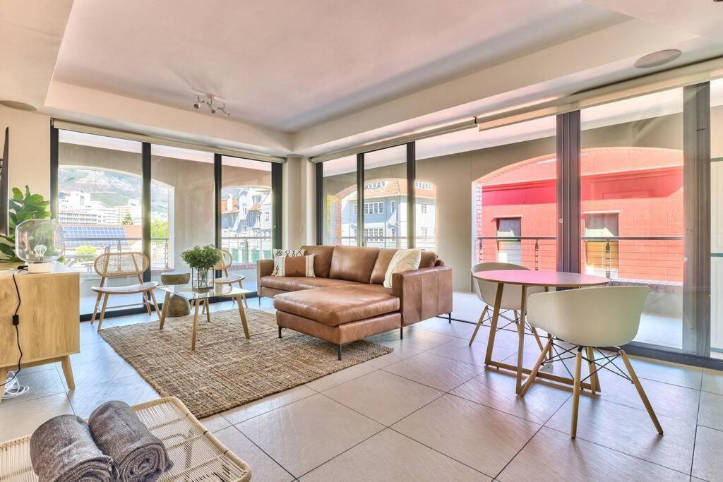 The Rockwell In Dewaterkant Next To Waterfront
