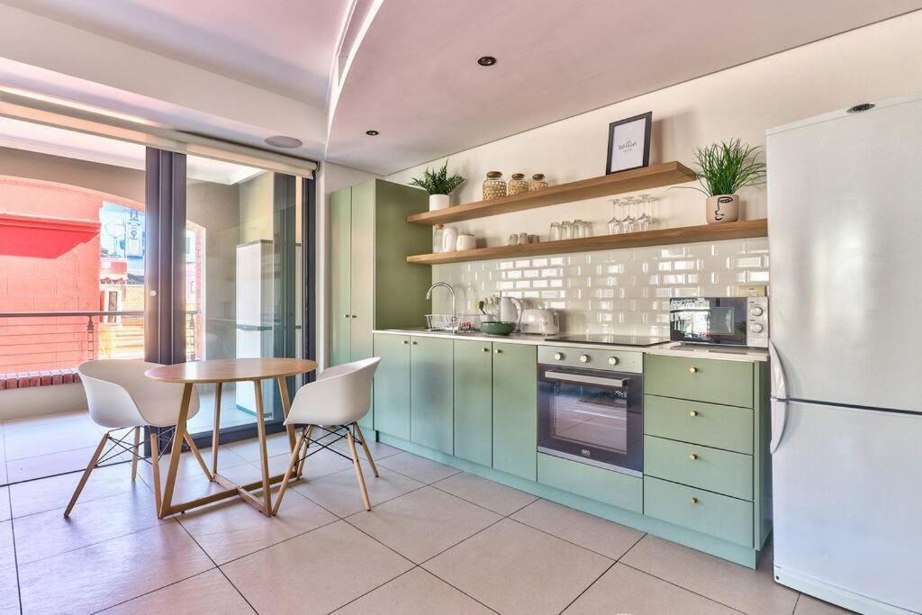 The Rockwell In Dewaterkant Next To Waterfront Apartment Cape Town